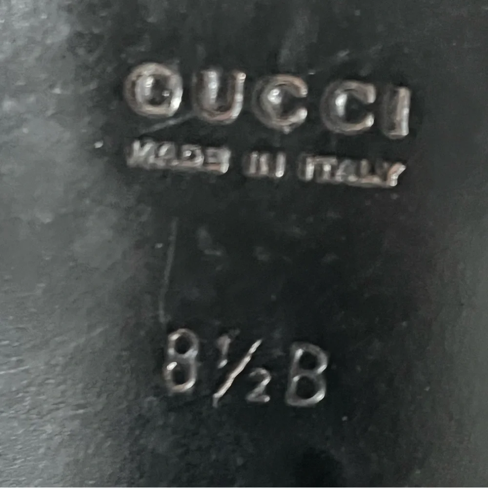 GUCCI Black Leather Block Heels Size 8 1/2 B Gold Tone Bar Across Toes Y2K - Picture 9 of 12